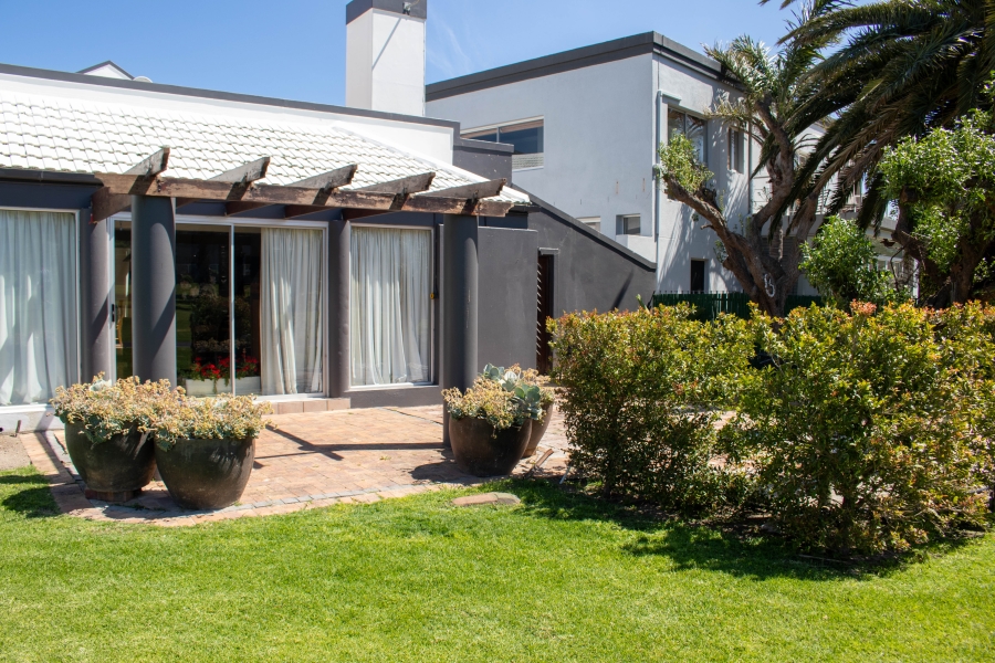 6 Bedroom Property for Sale in Greenways Golf Estate Western Cape